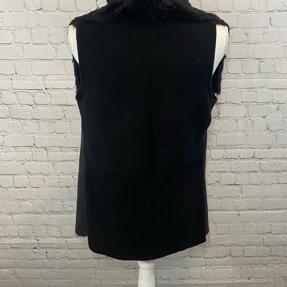 ROMEO & JULIET COUTURE Black Faux Fur/Suede Drape Front Vest-Medium - Picture 4 of 4